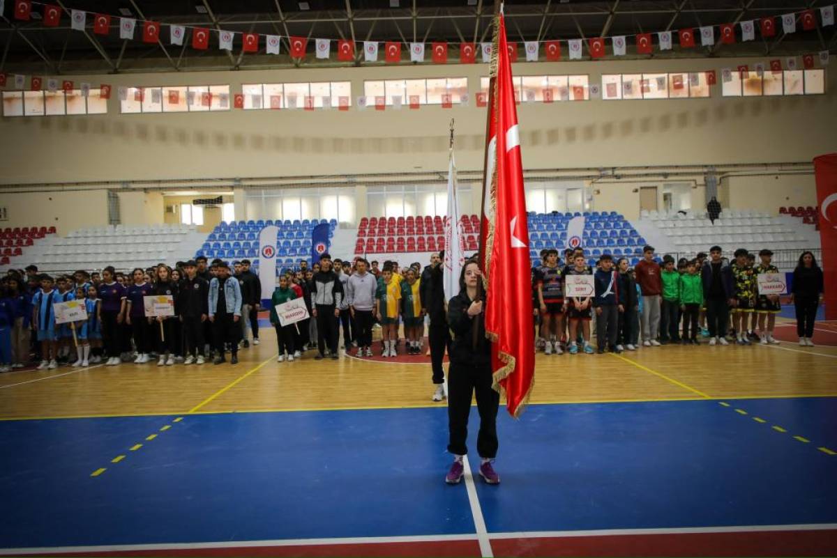 Okul Sporları Yıldızlar ve Gençler Korfbol Grup Müsabakaları Hakkari'de başladı