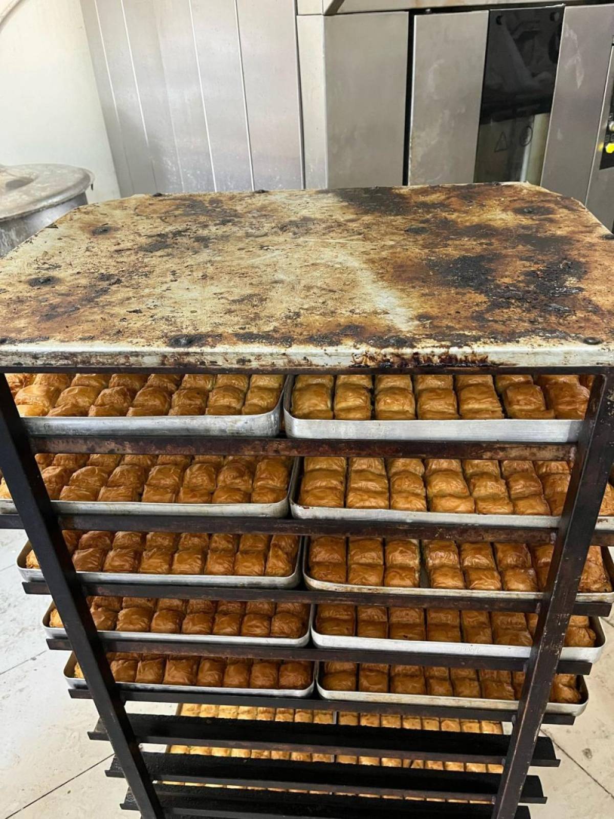 Şanlıurfa'da hijyen kurallarına uymayan tatlıcı mühürlendi