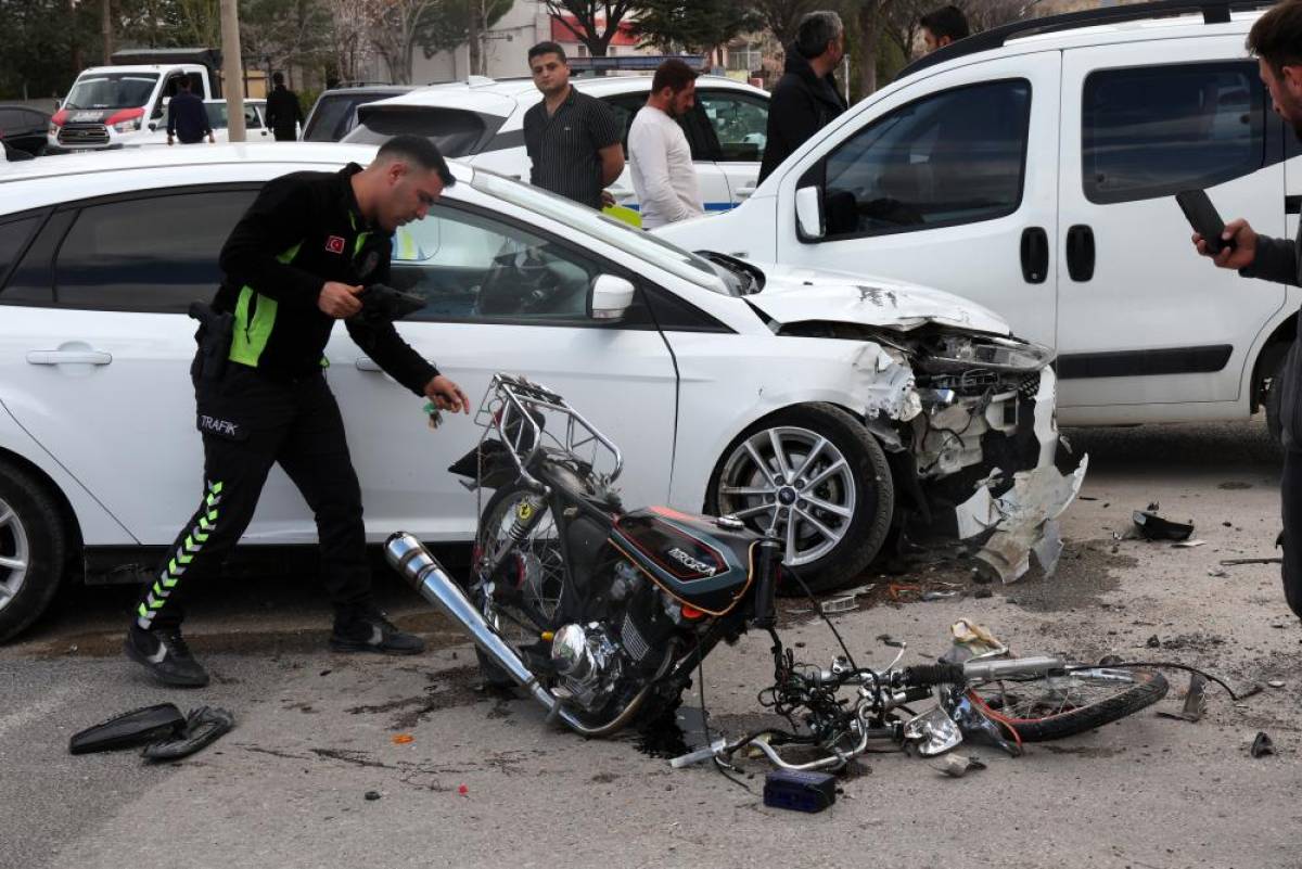 Malatya'da otomobille çarpışan motosikletin sürücüsü yaralandı