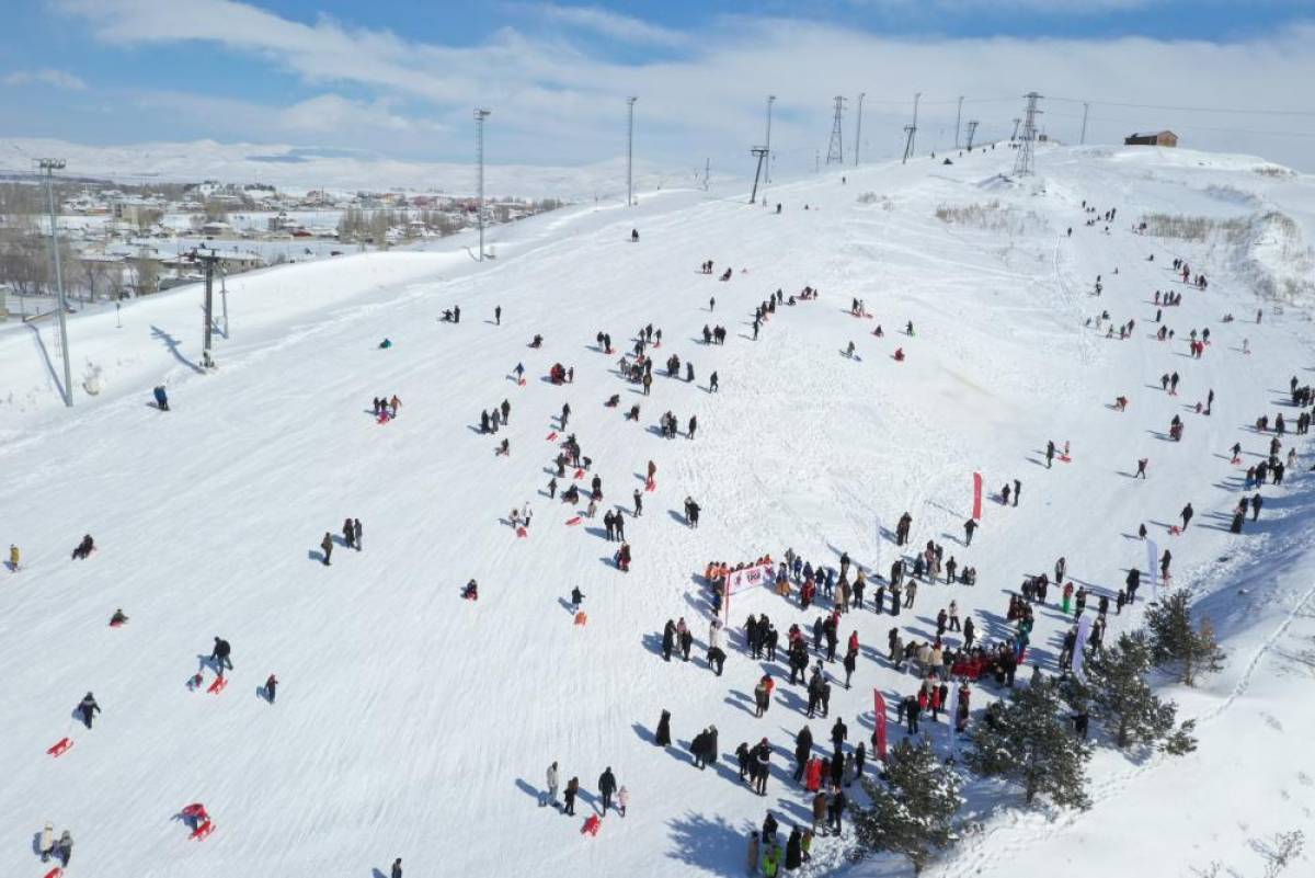 Ağrı'da kayak sezonu yoğun kar yağışıyla tekrar başladı