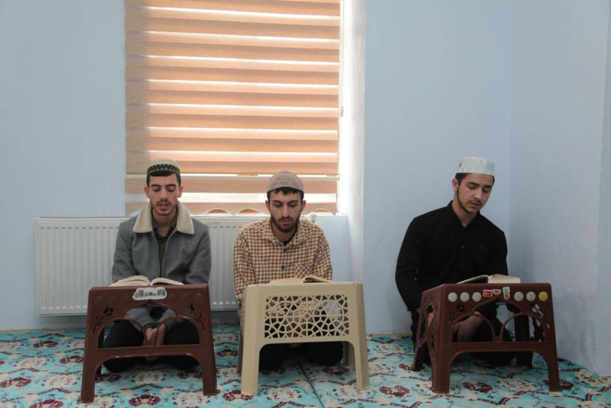 Bitlis'te 3 öğrenci 4 ayda hafız oldu