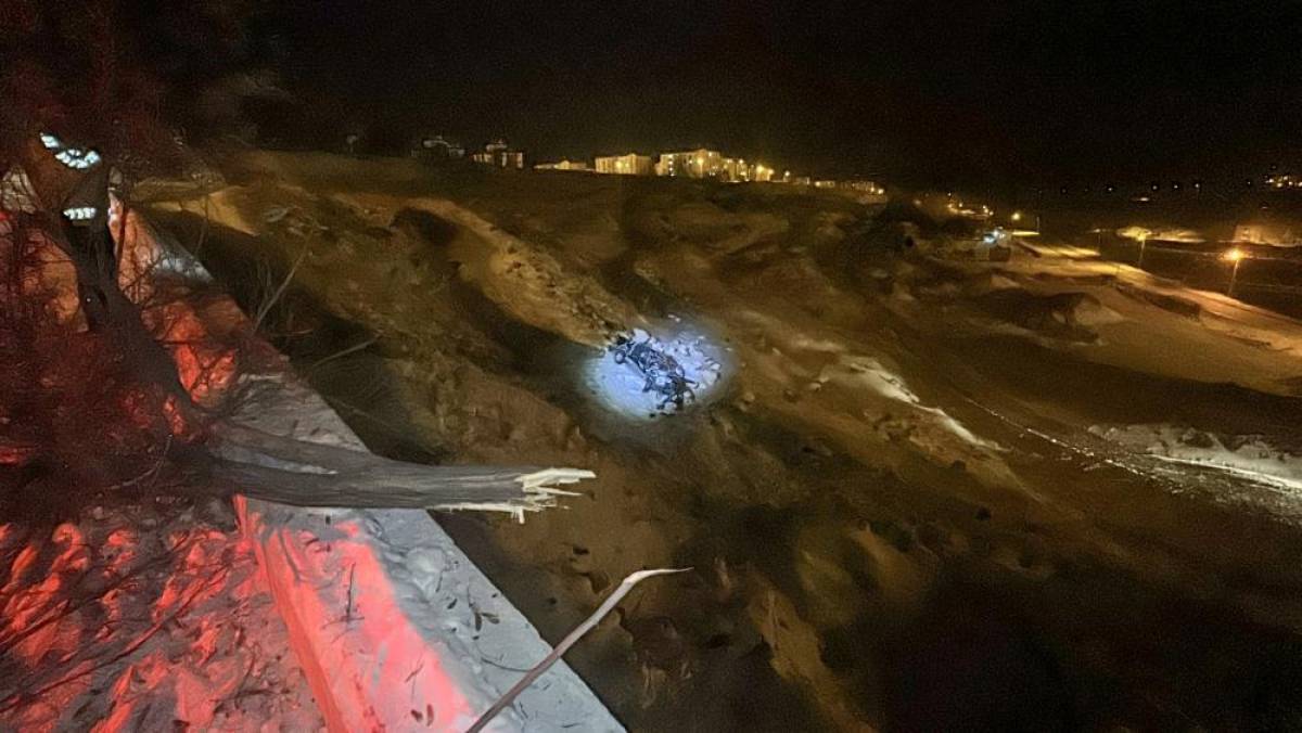 Van'da şarampole devrilen pikabın sürücüsü ağır yaralandı