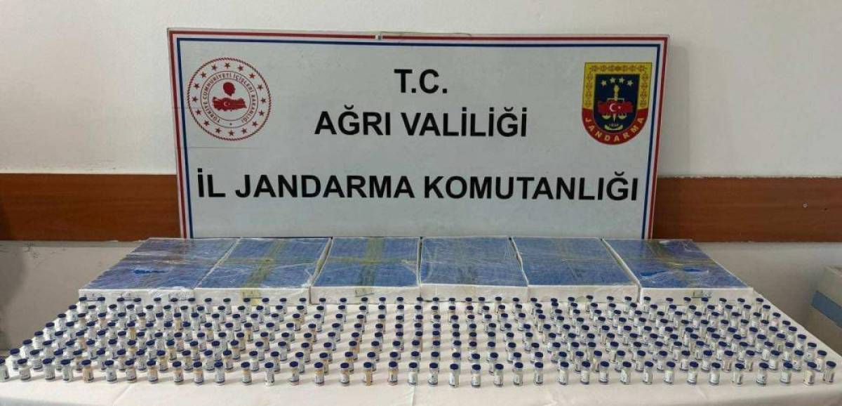 Ağrı'da yabancı uyruklu kişinin valizinde 4 bin 20 vücut geliştirme ilacı ele geçirildi