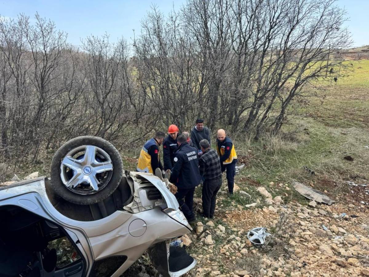 Mardin'de devrilen otomobildeki 3 kişi yaralandı