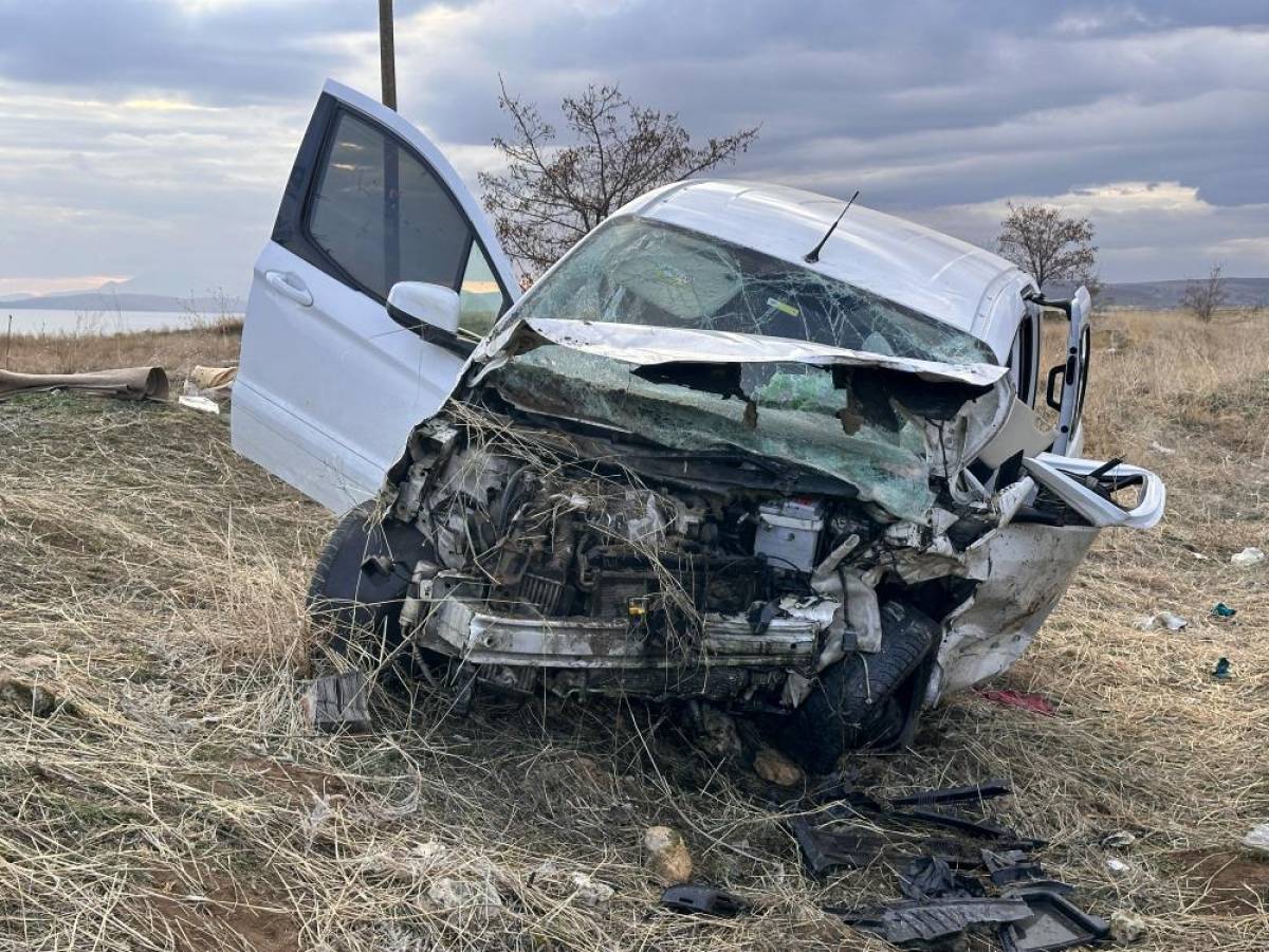 Siirt'in Komşu ilinde 3 aracın karıştığı kazada 6 kişi yaralandı