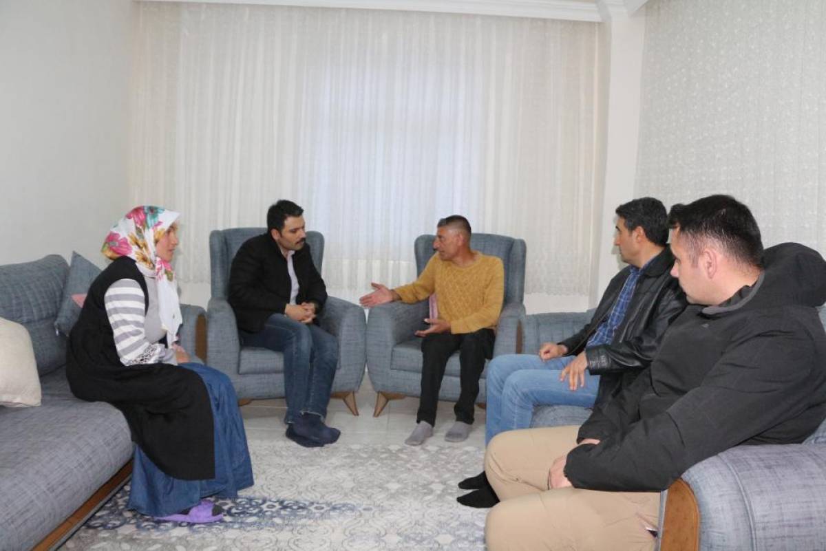 Karlıova Kaymakamı Gilan iftarda bir aileye konuk oldu