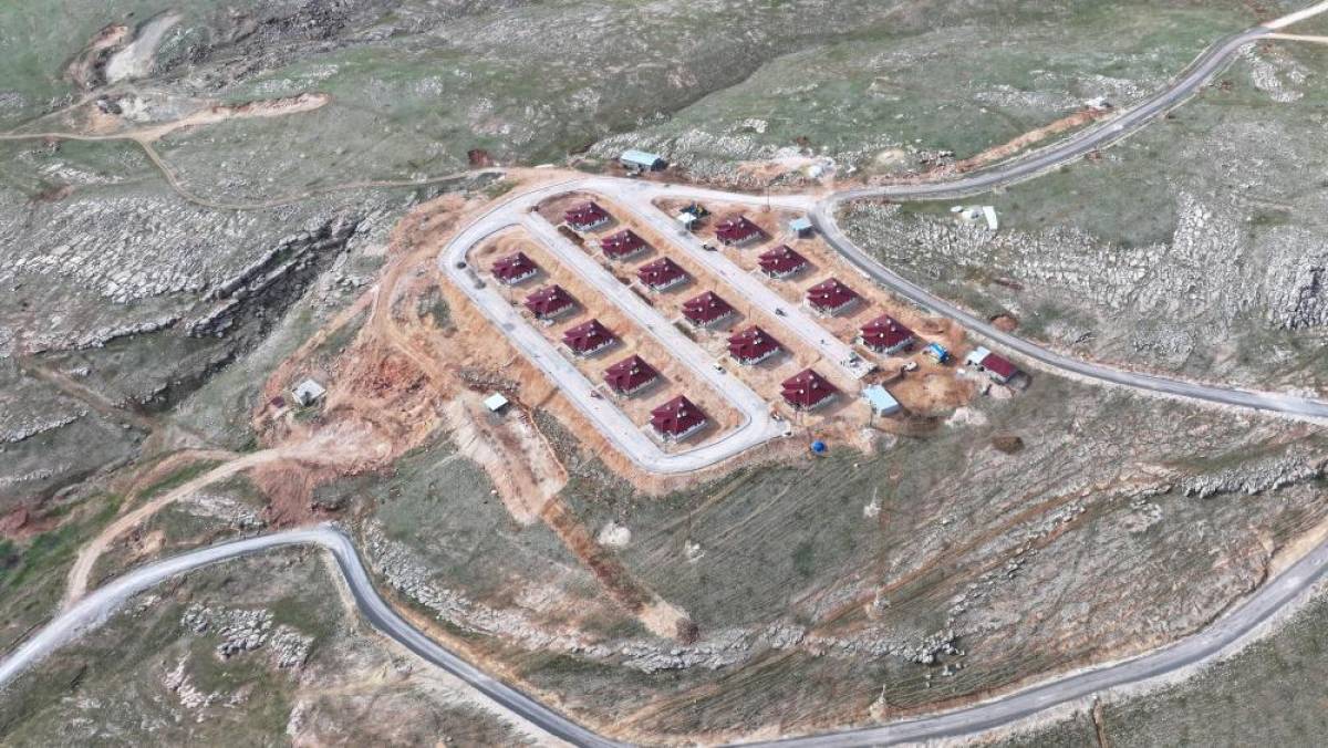 Diyarbakır'da depremzedeler yeni köy tipi konutlarında ilk bayramı karşılayacak