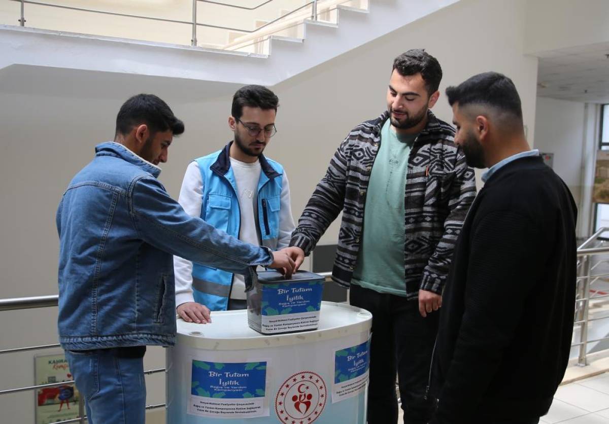 Üniversite öğrencileri, yetim ve öksüz çocukları bayramda sevindirmek için seferber oldu