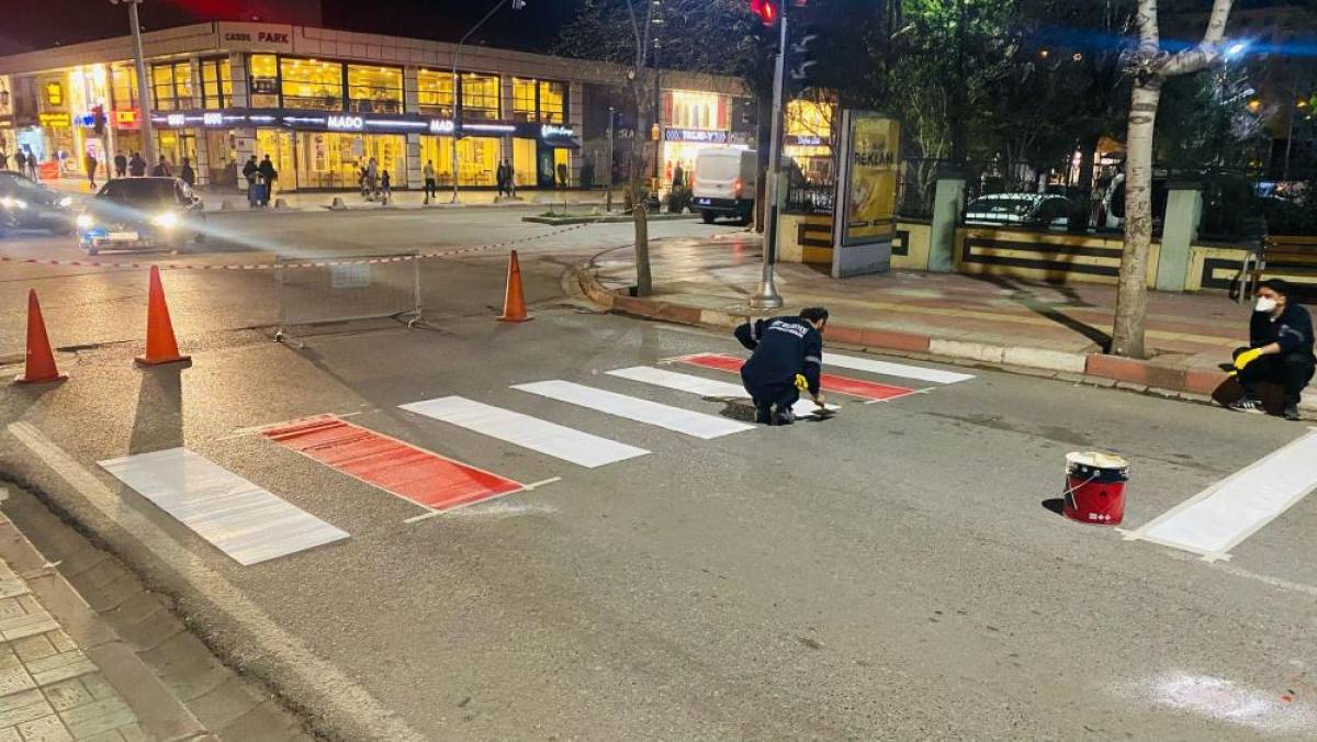 Siirt Belediyesi yaya geçitlerini yeniliyor