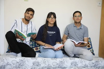 3 kardeş ortak masada ders çalışarak üniversite hayallerini gerçekleştirdi