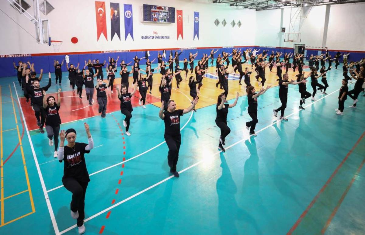 Halk oyunları öğretmenler aracılığıyla gelecek kuşaklara aktarılacak