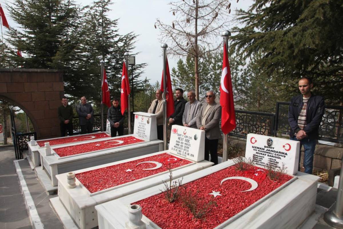 Ahlat'ta şehitlik ziyaret edildi