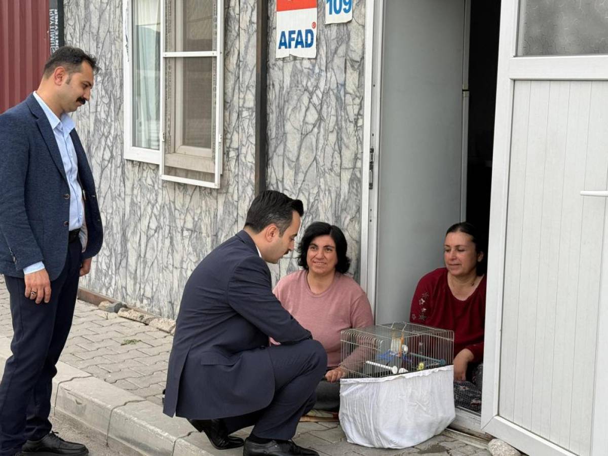 Nurdağı Kaymakamı Erciyas afetzedelerle bayramlaştı