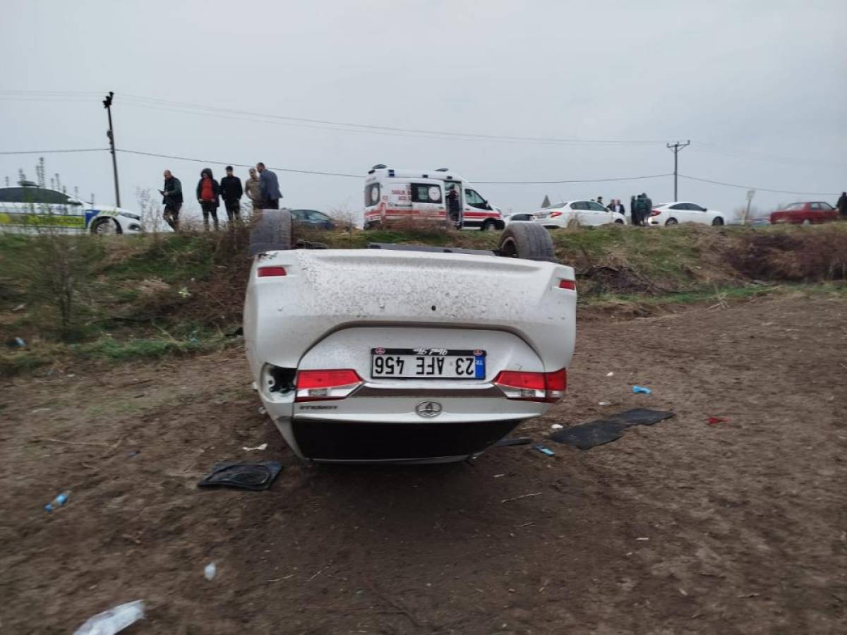 Elazığ'da iki otomobilin çarpıştığı kazada 9 kişi yaralandı