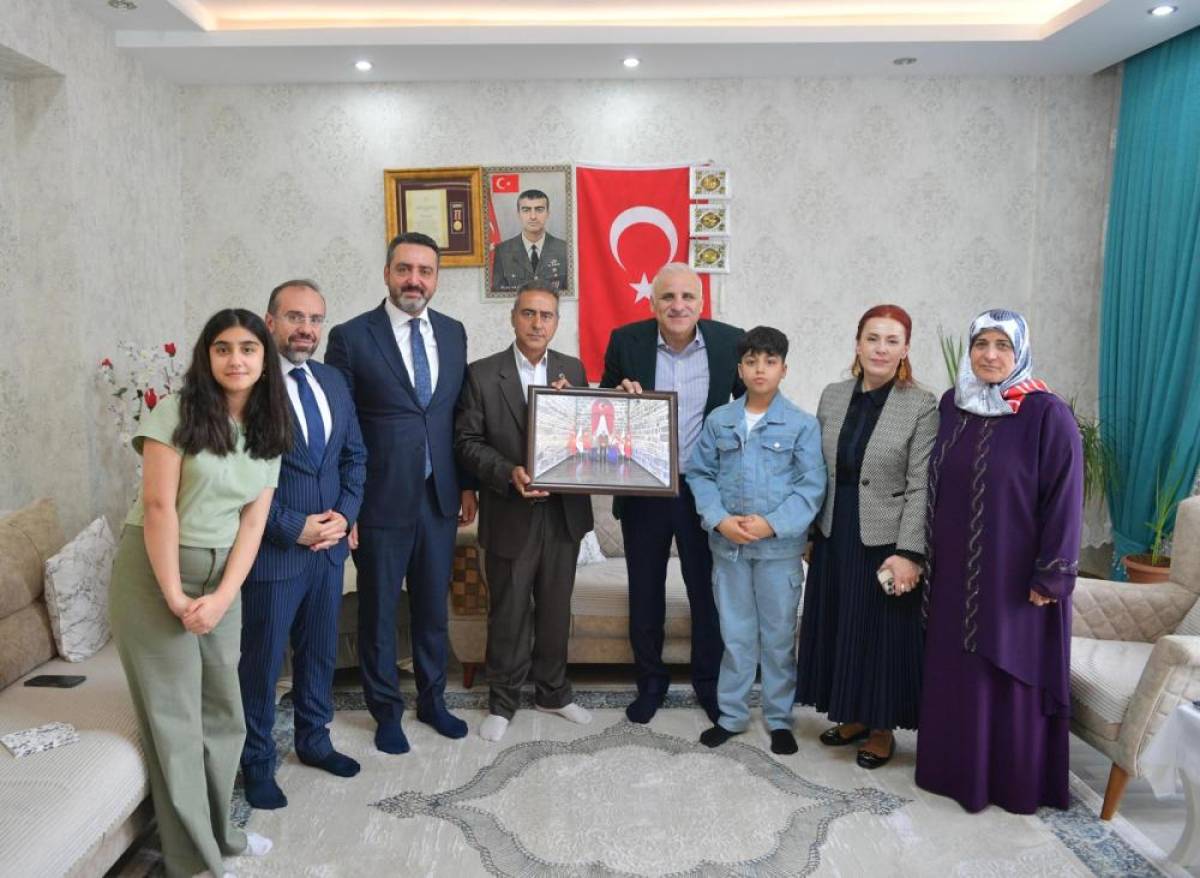 Diyarbakır Valisi Zorluoğlu, şehit ailelerini ziyaret etti