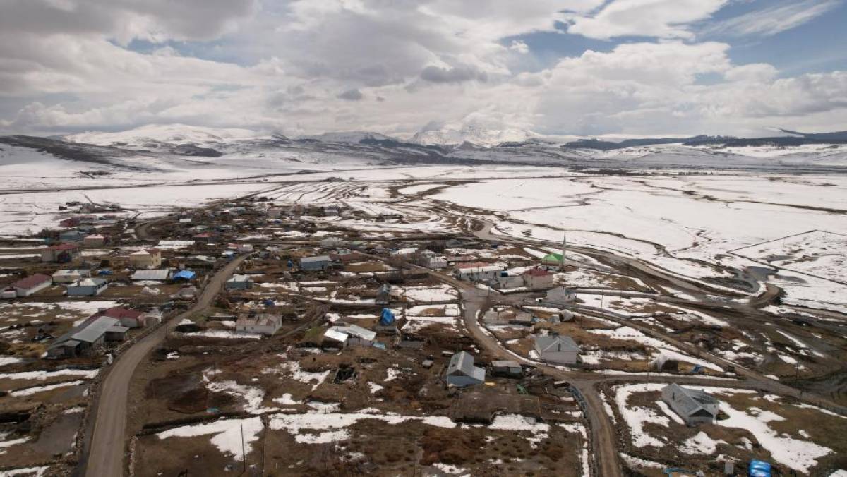 Ardahan'da karın erimesiyle Kura Nehri taştı