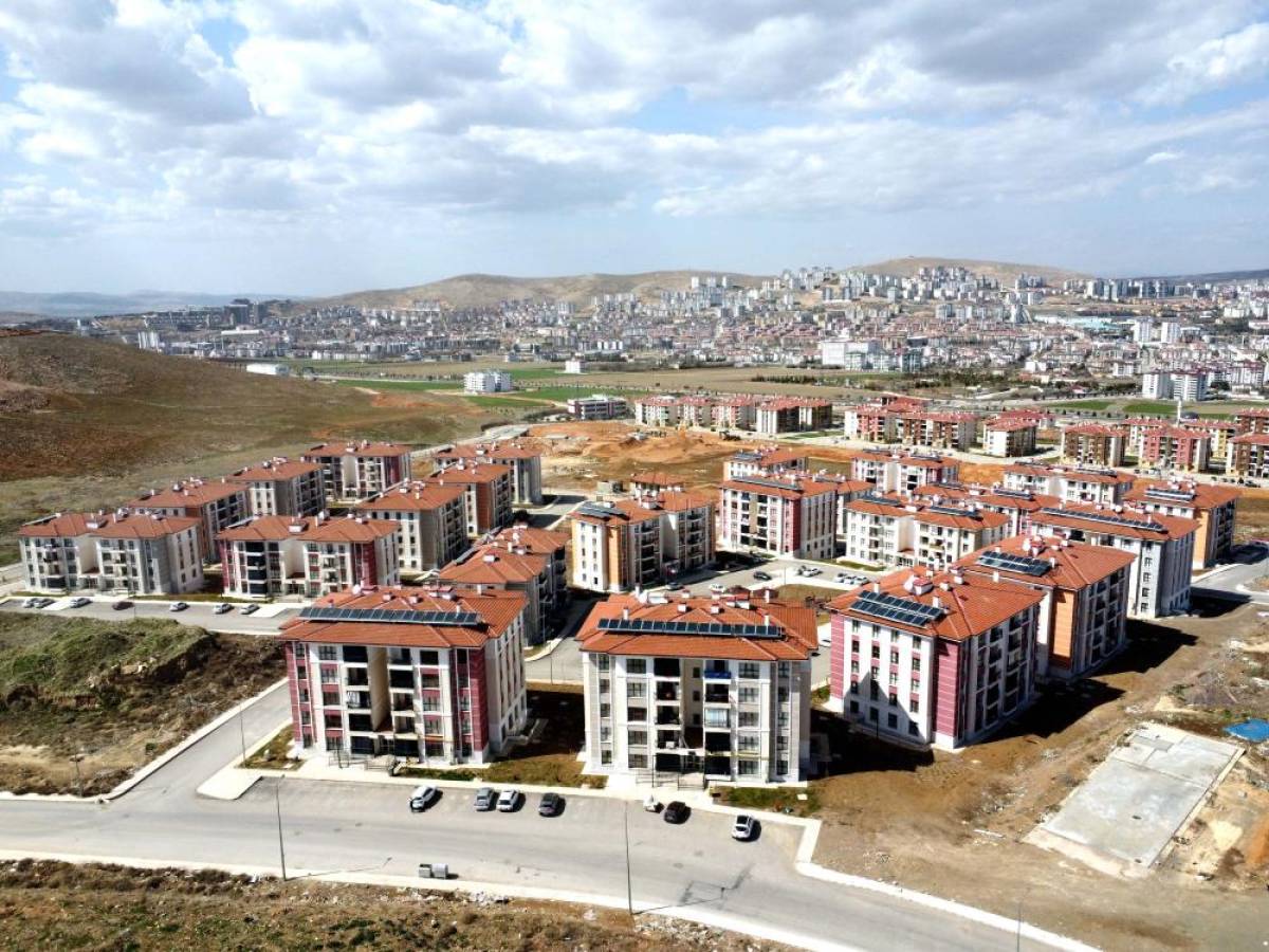 Elazığ'da depremzedeler bayramı yeni konutlarında geçiriyor
