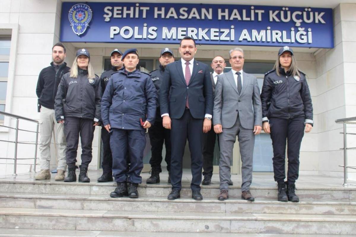 Ağın Kaymakamı Türkmenoğlu ve Belediye Başkanı Çakar, güvenlik güçlerinin bayramını kutladı