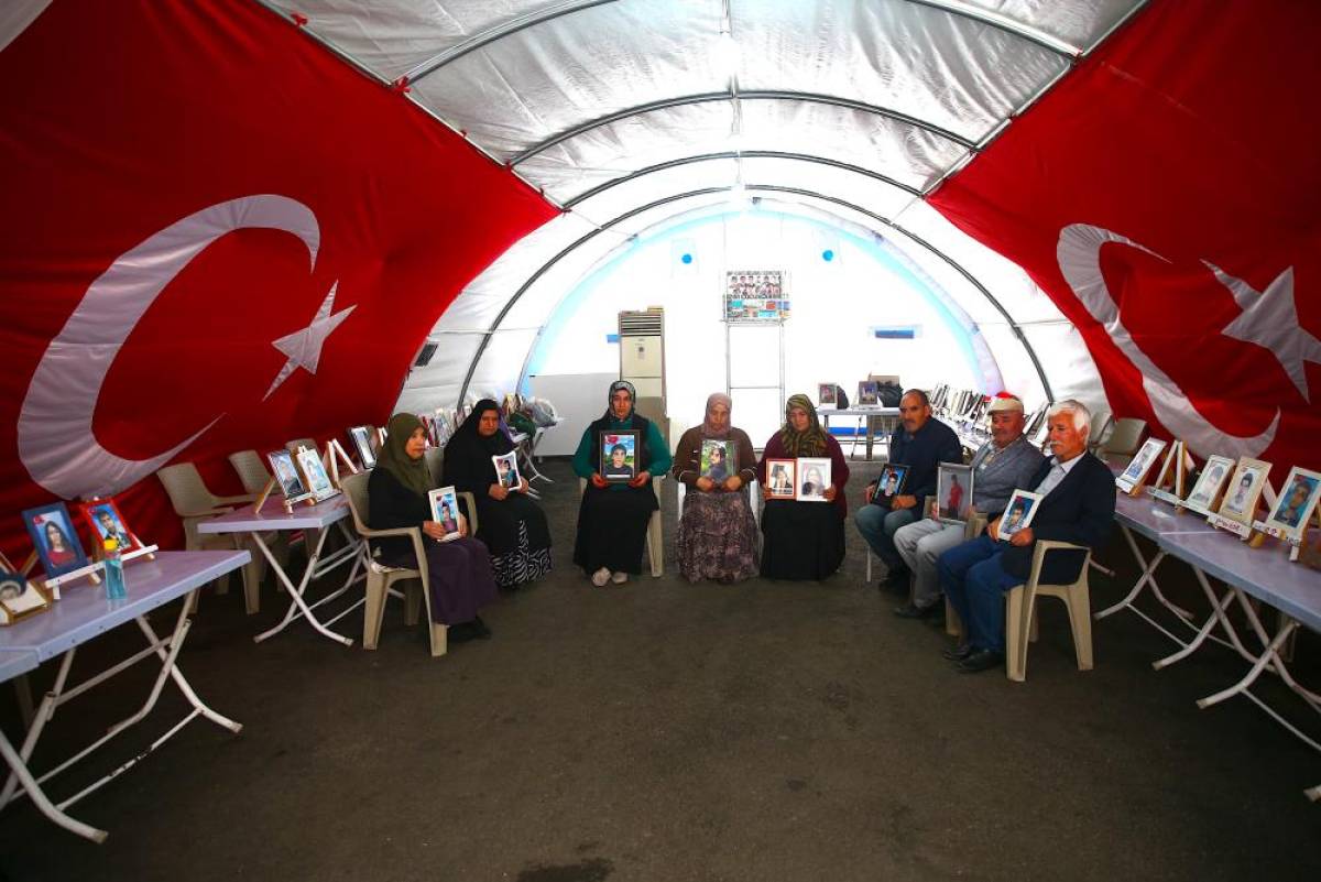 Diyarbakır anneleri Ramazan Bayramı'nda evlatlarına kavuşmak için nöbette