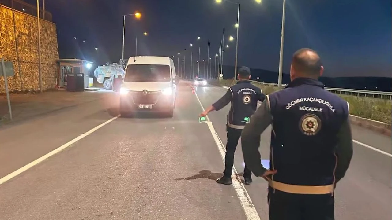 81 İlde D&uuml;zensiz G&ouml;&ccedil; Denetimi: 25 Organizat&ouml;r ve 355 D&uuml;zensiz G&ouml;&ccedil;men Yakalandı