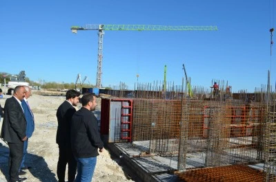 Adilcevaz Belediye Başkanı Akbaba, TOKİ konutları inşaatında inceleme yaptı