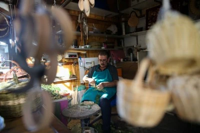 Adıyaman'da babasından öğrendiği sepet örücülüğü mesleğini 30 yıldır sürdürüyor