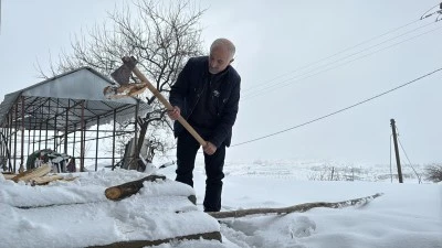 Adıyaman'da yazın 2 bin n&uuml;fuslu k&ouml;yde kışın yalnızca muhtar ve ailesi yaşıyor
