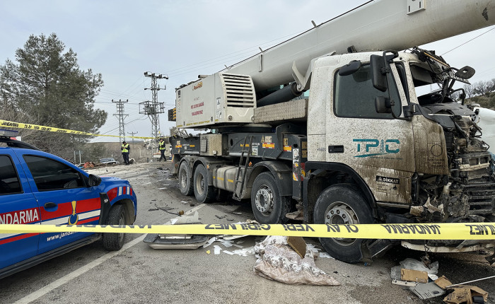 Adıyaman'da kazada ağır yaralanan tır sürücüsü, tedavi gördüğü hastanede hayatını kaybetti