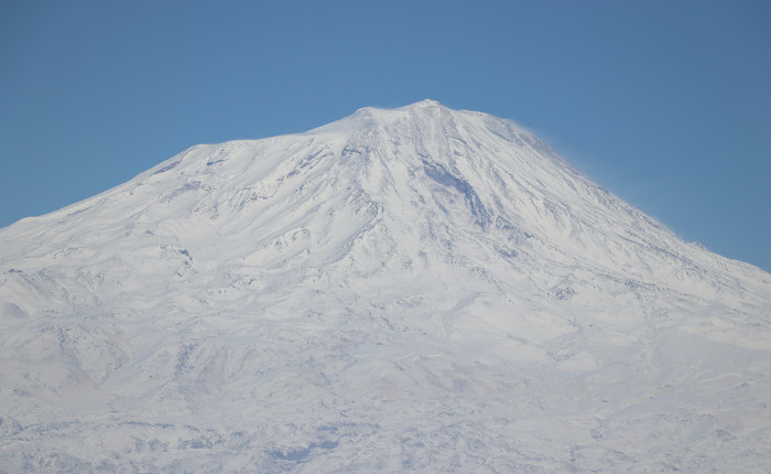 Ağrı Dağı yeniden beyaza büründü