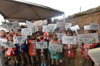 Ahlat'ta 30 hektarda 20 bin fidan toprakla buluştu