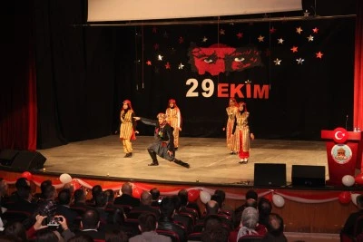 Ahlat'ta Cumhuriyet'in 102. yıl dönümü kutlandı