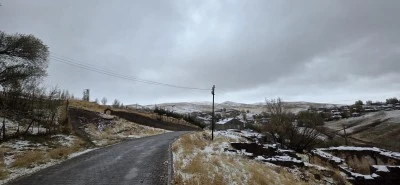 Ahlat'ta yüksek kesimlere kar yağdı