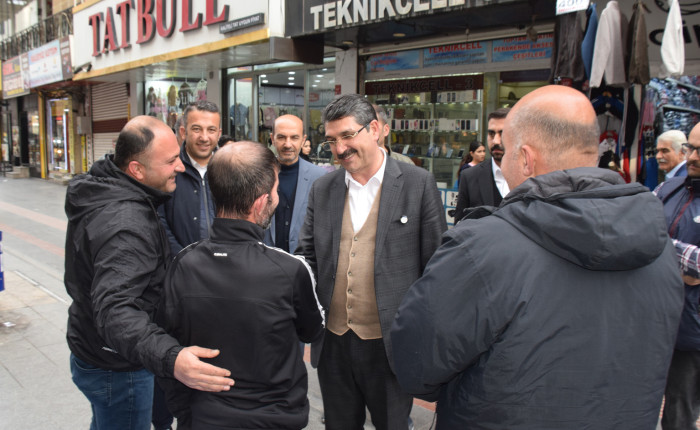 AK Parti Batman Milletvekili Nasıroğlu esnaf ve vatandaşlarla görüştü