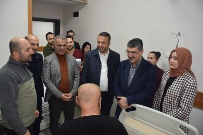 AK Parti Batman Milletvekili Nasıroğlu'ndan hastalara ziyaret