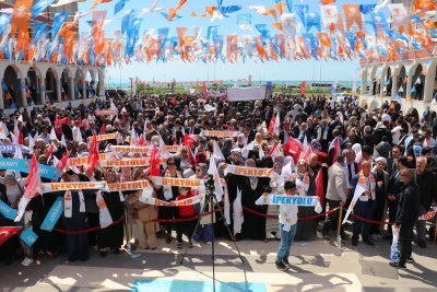 AK Parti Genel Başkan Yardımcısı B&uuml;y&uuml;kg&uuml;m&uuml;ş, Van'da partililere hitap etti: