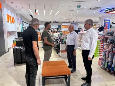 AK Parti Siirt Milletvekili Mervan Gül, Siirt Park AVM’de esnafı ziyaret etti