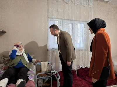 AK Partili &Ouml;zturan ve Mavi'den hane ziyaretleri