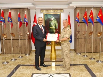 Anayasa Mahkemesi &Uuml;yesi Ak&ccedil;il&rsquo;den Siirt İl Jandarma Komutanlığına Ziyaret
