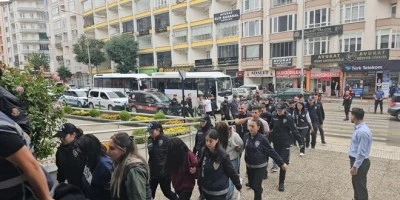 Ara&ccedil; satıcılarını "g&uuml;venli &ouml;deme" y&ouml;ntemiyle dolandıran ş&uuml;phelilere operasyon: 15 tutuklama 