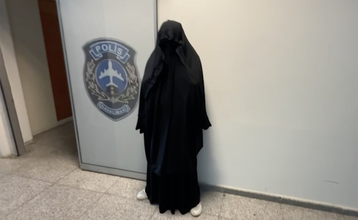 Aranan firari hükümlü havalimanında kadın kılığında yakalandı