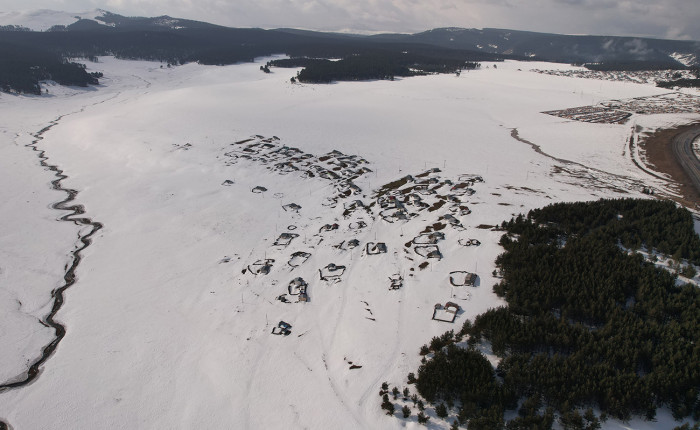 Ardahan'da karla kaplı menderesler dronla görüntülendi
