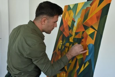 Asayiş uygulamasında karşılaştığı ressamdan etkilenip hayatında yeni bir sayfa açtı