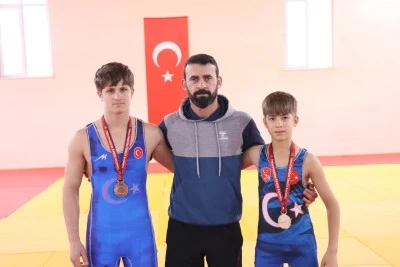 Balkan şampiyonu ağabey rol model oldu, 3 kardeşi onun izinden başarıya y&uuml;r&uuml;yor