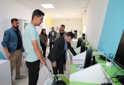 Başkale Kaymakamı Erdoğan, yapımı devam eden kamu binalarındaki çalışmaları inceledi