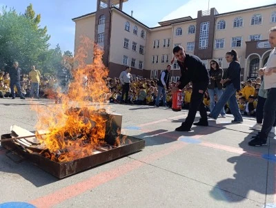 Batman'da 1400 öğrenciye yangın eğitimi verildi