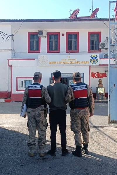 Batman'da 15 yıl kesinleşmiş hapis cezası bulunan firari hükümlü yakalandı