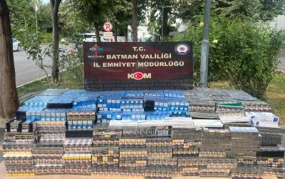Batman'da 18 bin 380 paket g&uuml;mr&uuml;k ka&ccedil;ağı sigara ele ge&ccedil;irildi