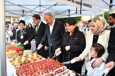 Batman'da "4. Bal, Ceviz ve &Ccedil;ilek Festivali" yapıldı