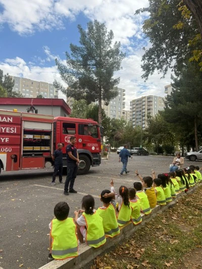 Batman'da anaokulu öğrencilerine yangın eğitimi verildi