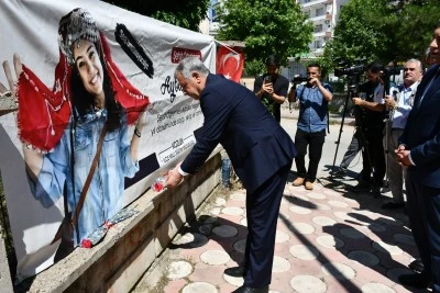 Batman&rsquo;da Ayb&uuml;ke &Ouml;ğretmen ve Şehit Askerler Dualarla Anıldı